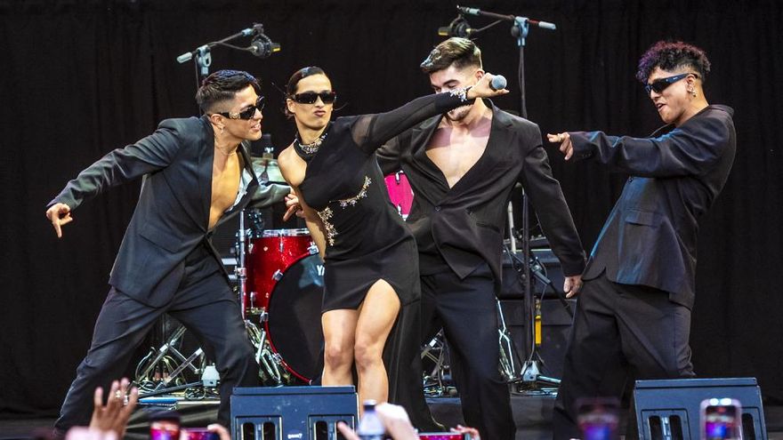 Chanel junto a sus bailarines en Madrid