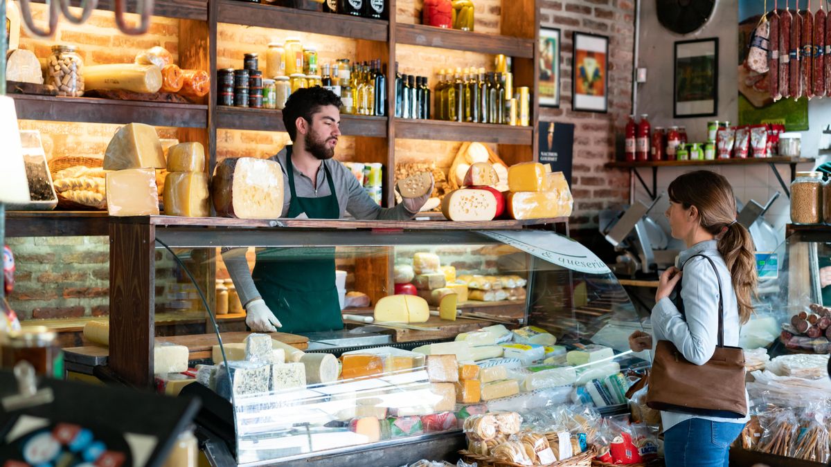 La supervivencia del pequeño comercio, el latido que mantiene vivo a los barrios