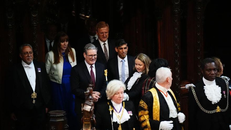 El Gobierno laborista de Starmer anuncia leyes para nacionalizar los trenes y facilitar la construcción de viviendas