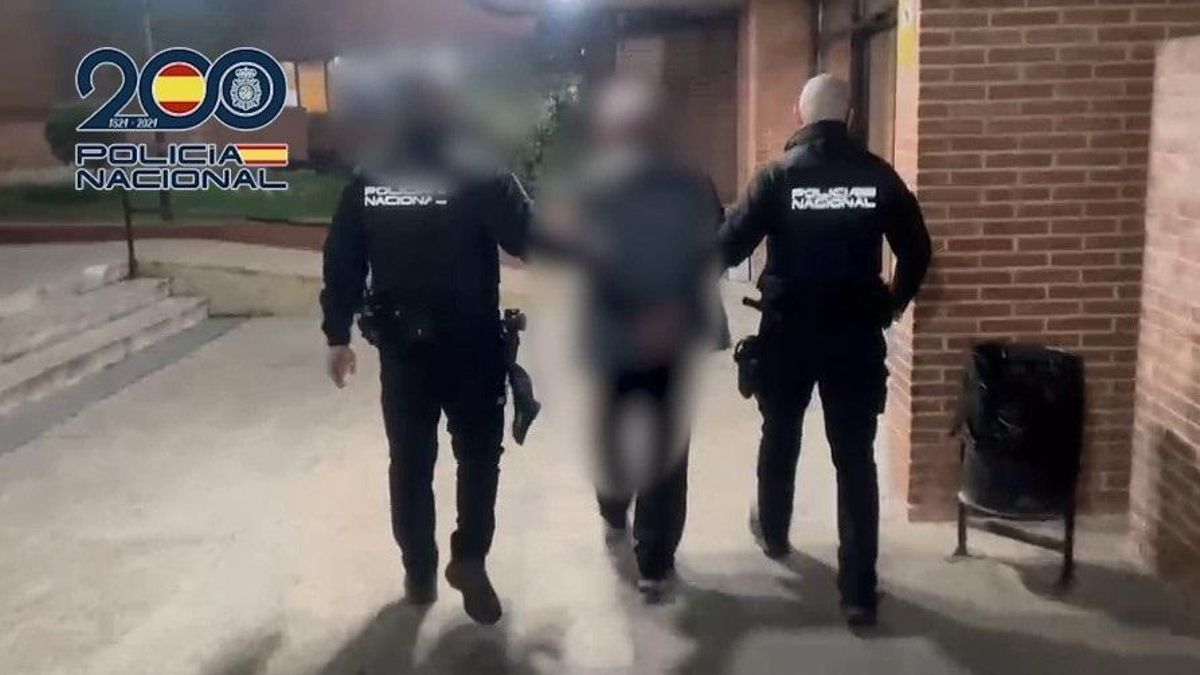 Detenido un hombre por el asesinato a puñaladas de una mujer en Carabanchel que se investiga como violencia de género