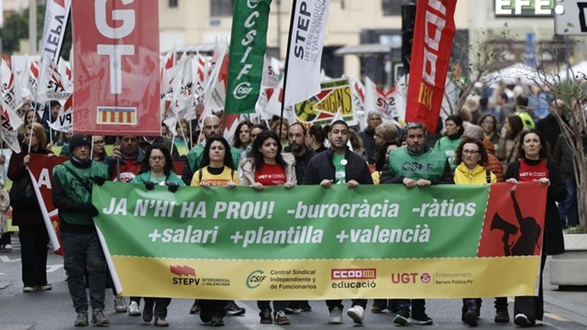 Los docentes reclaman a Educación mejoras en sus condiciones laborales con manifestaciones en València, Alicante y Castellón