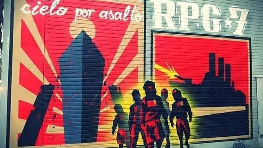 Fachada lateral del CEIP Honduras, pintada en 2018 por un grupo de música.