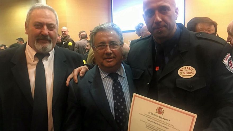 La empresa de seguridad del líder ultra de Valencia factura seis millones al año en pleno giro hacia la contratación privada