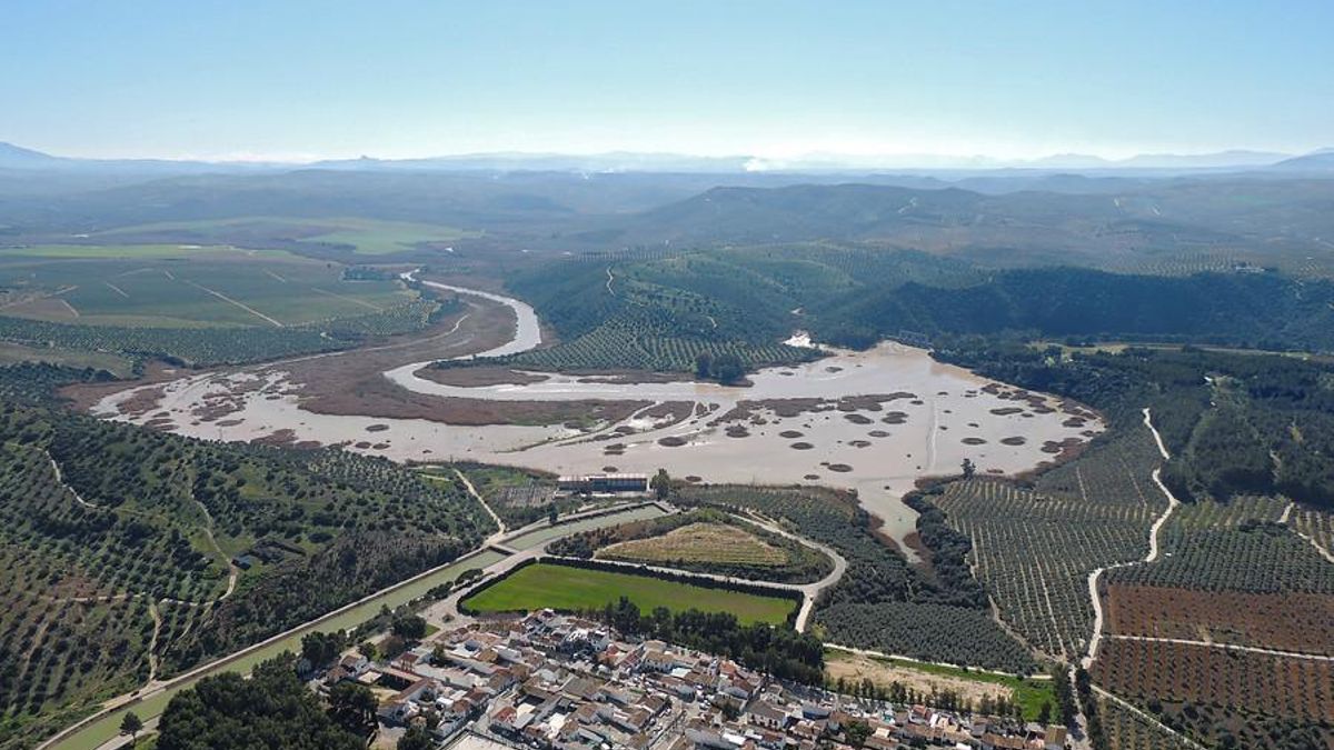 La Guardia Civil investiga un vertido de residuos en el paraje natural del embalse de Cordobilla