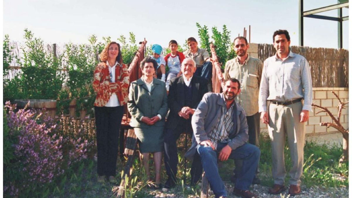 Familia Catalán, al frente de la Almazara Ecológica de La Rioja