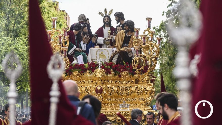 Salida procesional de la Hermandad de la Sagrada Cena, en imágenes