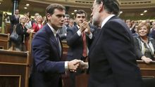 Los bandazos que hundieron a Rivera en los sondeos: de la moción de censura a los vetos de quita y pon a Sánchez