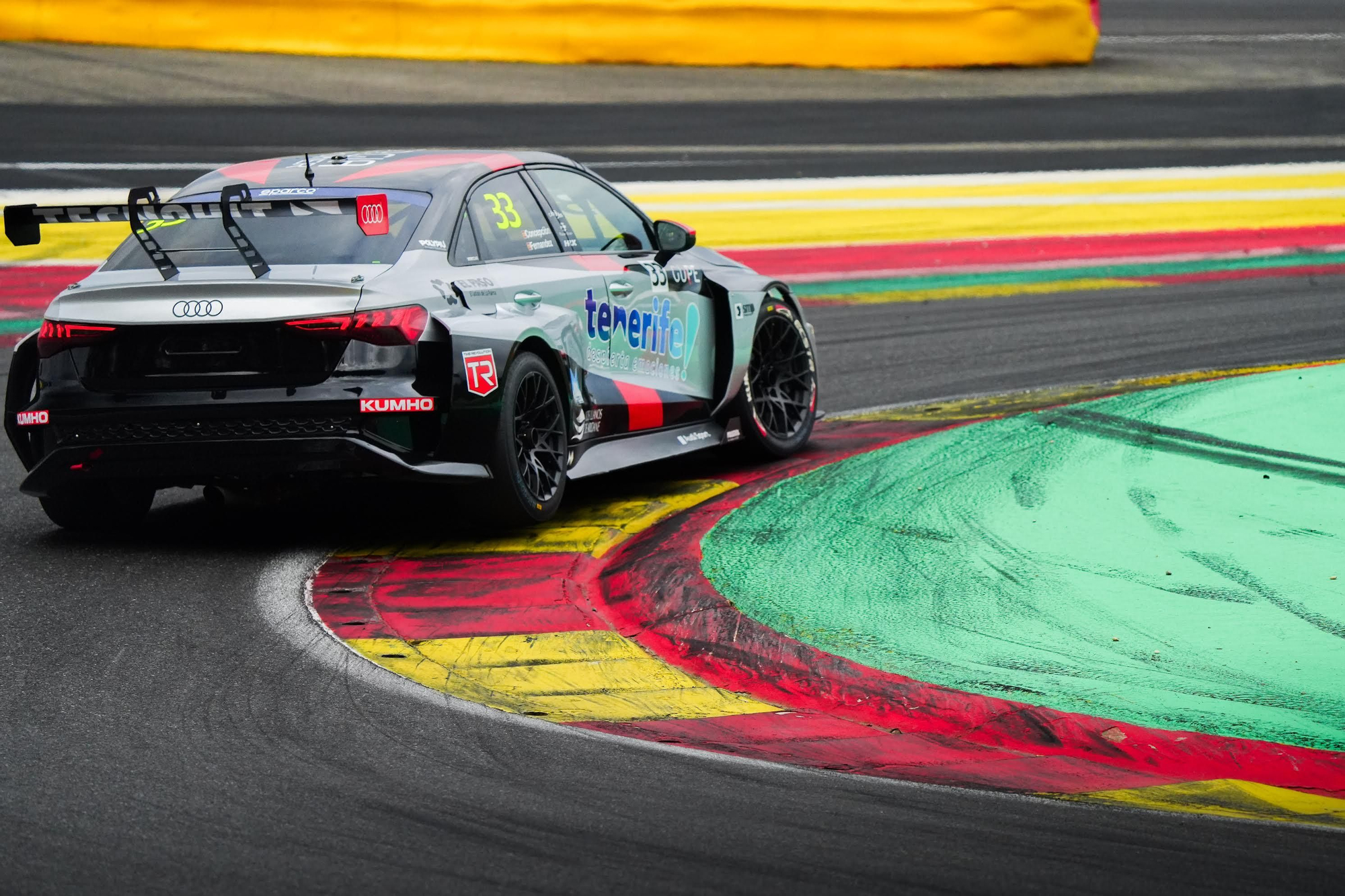Santi Concepción hace historia al proclamarse primer campeón de la TCR Europe Cup.