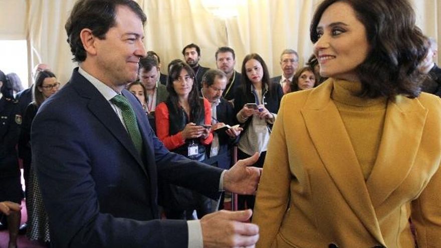 Mañueco junto a Isabel Díaz Ayuso, presidenta de la Comunidad de Madrid. / Juan Lázaro / ICAL