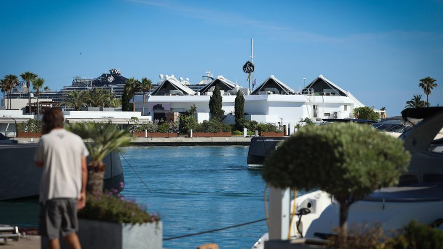 "La zona ya está colapsada a cualquier hora del día": los vecinos de Ibiza alertan del traslado de una macrodiscoteca
