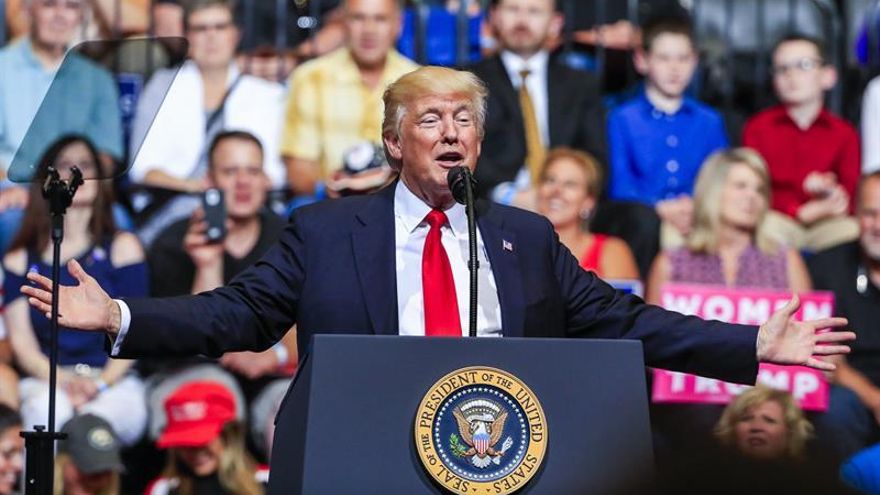 Trump prevé visitar en marzo los prototipos para el muro con México, según el Post