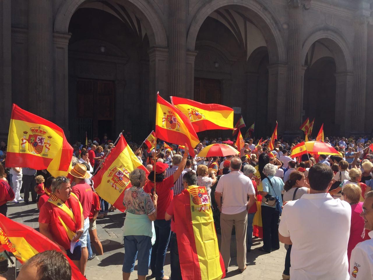 Concentración a favor de la unidad de España en Las Palmas de Gran Canaria