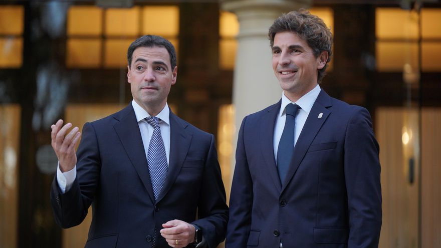 El nuevo alcalde de Donostia mantiene en Vitoria la apuesta por una conexión ferroviaria a Navarra por Ezkio/Itsaso