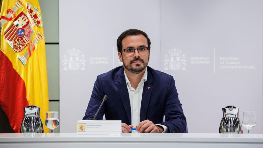El ministro de Consumo, Alberto Garzón, durante una reunión con responsables de asociaciones del ámbito de la distribución del sector de la alimentación y consumo, en el Ministerio de Trabajo, a 12 de septiembre de 2022, en Madrid (España).