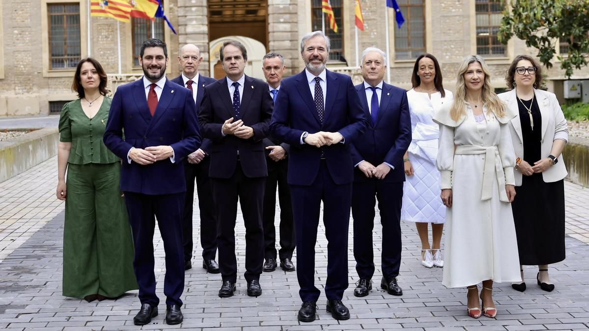 Azcón lanza un recado a Vox en la puesta de largo del Gobierno: "Sed prudentes y discretos, lo contrario sirve para fracasar"