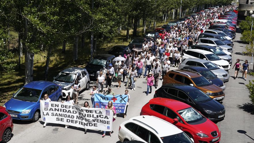 El Bierzo protesta a las puertas de su hospital una semana después de tener que suspender el servicio de Oncología