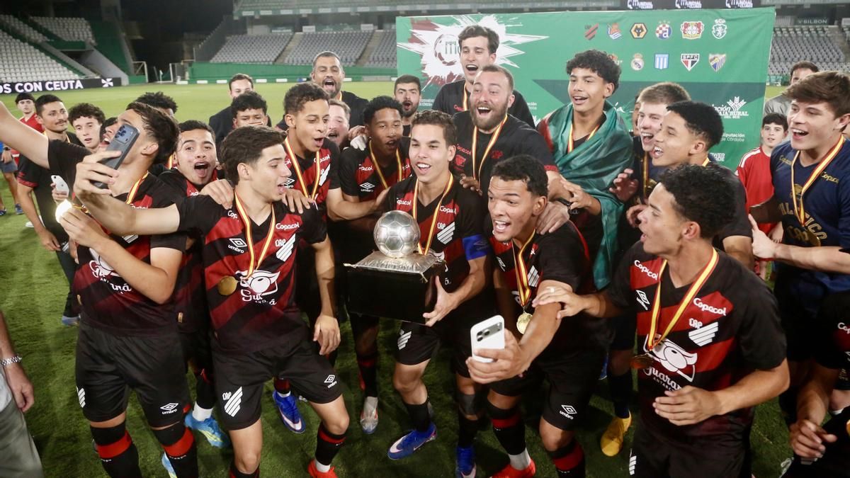 El Club Athletico Paranaense toca el cielo en El Arcángel