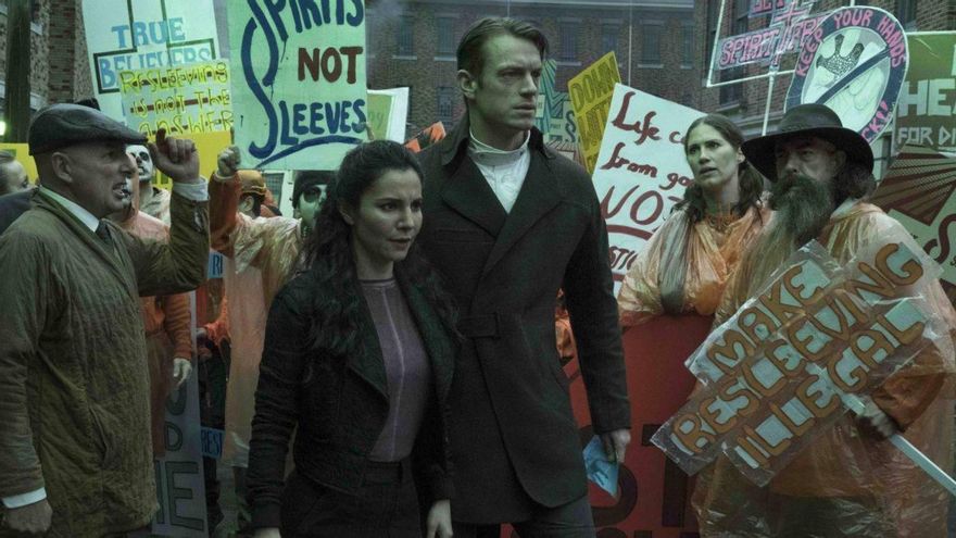 Manifestantes católicos protestando contra la implantación de pilas en nuevos cuerpos