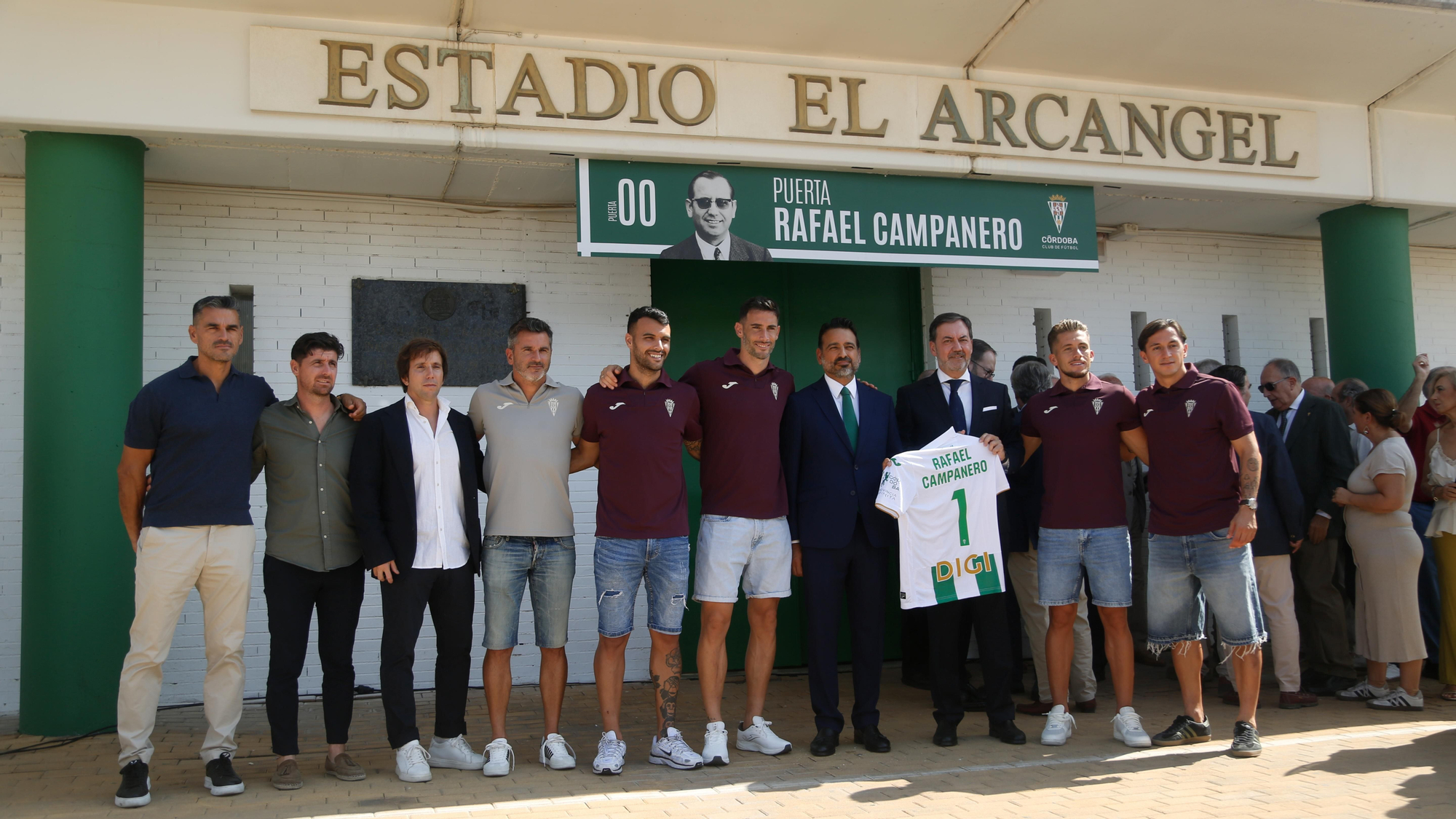 Homenaje a Rafael Campanero en la Puerta 0 de El Arcángel