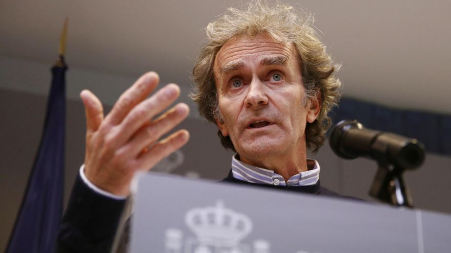 El director del Centro de Alertas y Emergencias (CCAES), Fernando Simón, ofrece una rueda de prensa para evaluar el estado de la pandemia de la COVID-19, este lunes en el Ministerio de Sanidad, en Madrid. EFE/Javier López Hernández