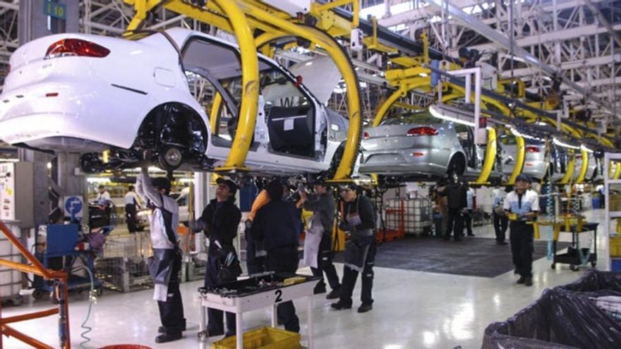 La tasa de desocupación bajó al 7% a finales del 2021, mientras que el Producto Bruto Interno creció 10,3%