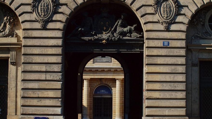 Fachada de la Casa de la Moneda de París.