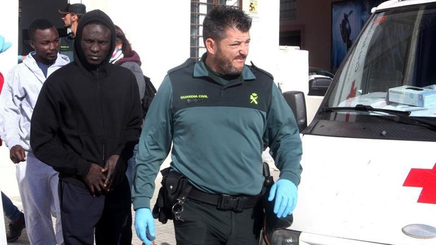 Rescatadas ya 155 personas en Murcia mientras buscan todavía 15 pateras más