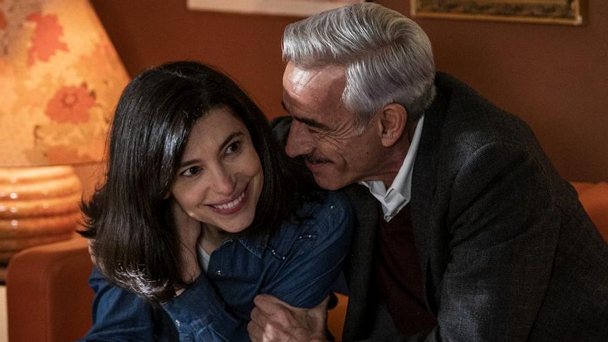 Inés y su padre Antonio en una escena del capítulo 400 de 'Cuéntame'