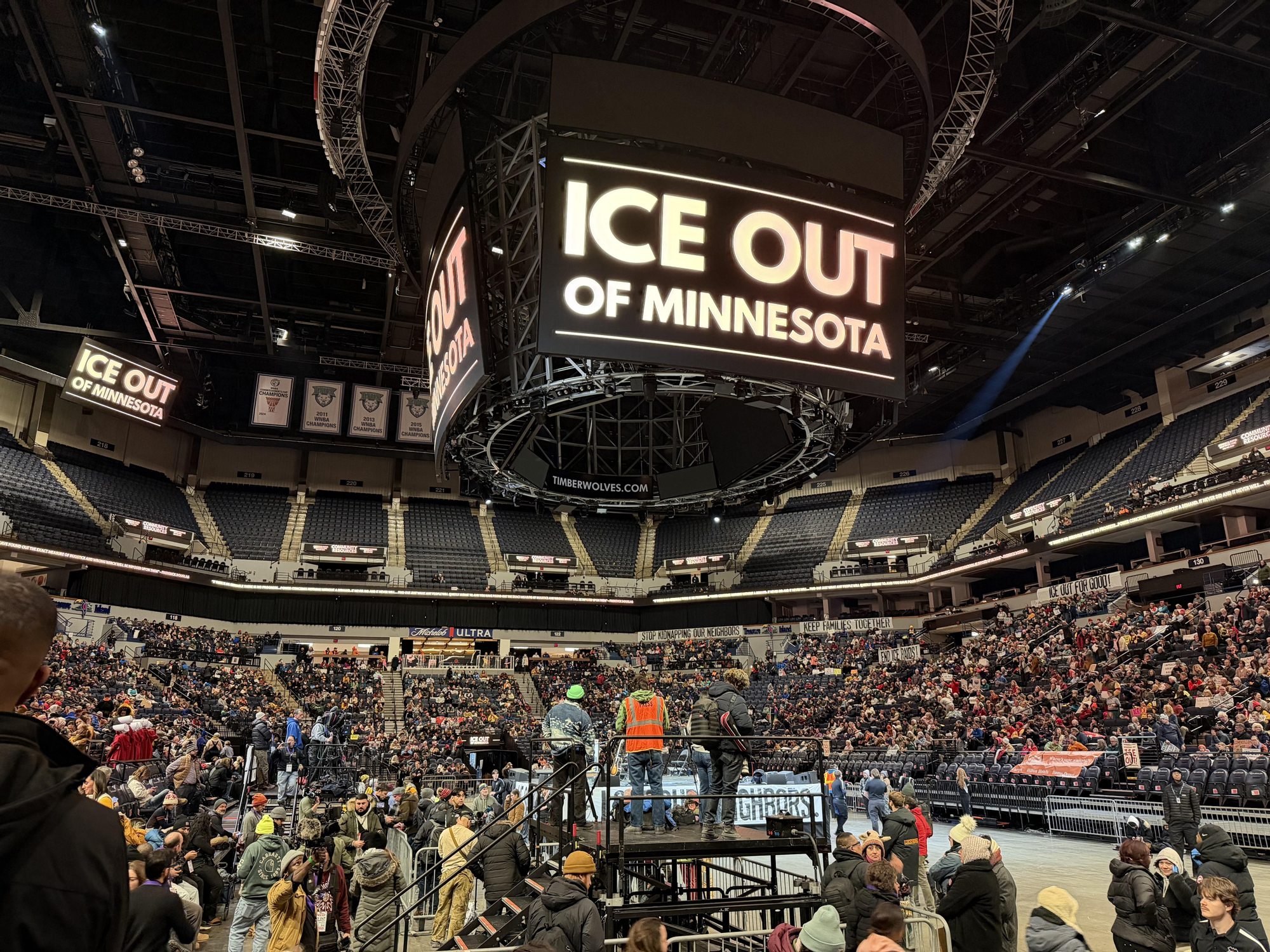 Acto en el Target Center de Minneapolis tras la manifestación contra el ICE, el 23 de enero de 2026.