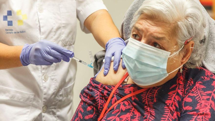 La vacunación de los mayores de 80 años está a medias mientras los contagios vuelven a repuntar