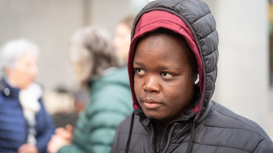 Dos parroquias de Vitoria abren sus puertas para que pernocten decenas de malienses que llevaban meses en la calle