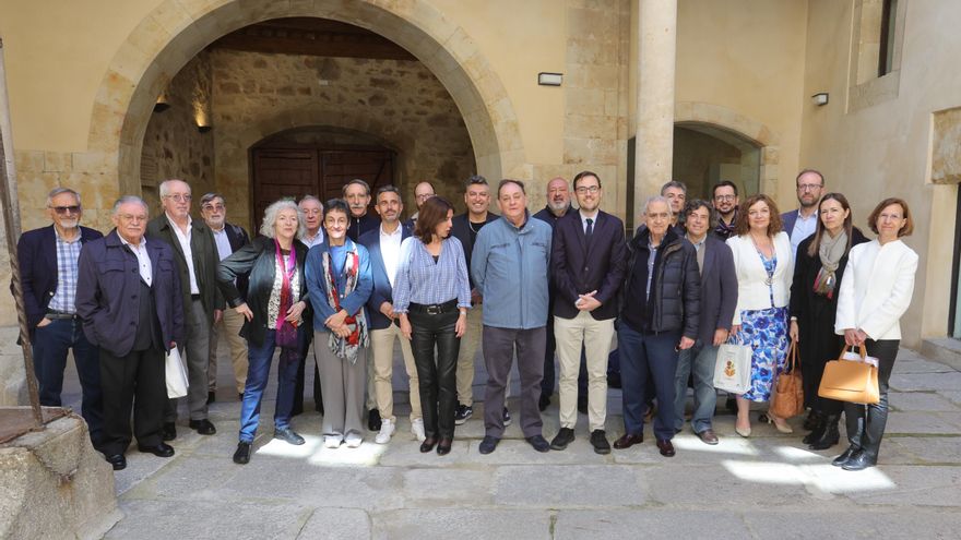 Manuel Rivas, Luis Garde y Eduardo Halfon, entre los ganadores de los Premios de la Crítica