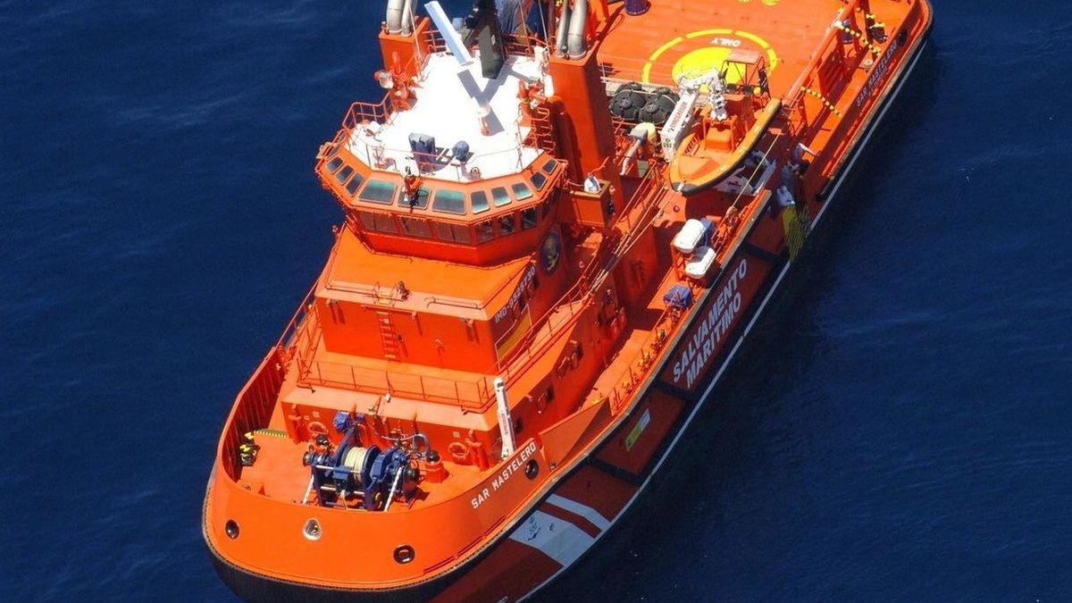 Ascienden a 318 las personas rescatadas este domingo de siete pateras en el mar de Alborán