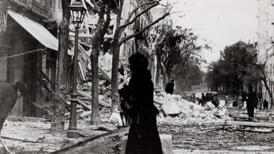 Consecuencias de los bombardeos en la calle Quintana 22. Biblioteca Nacional de España, Madrid.
