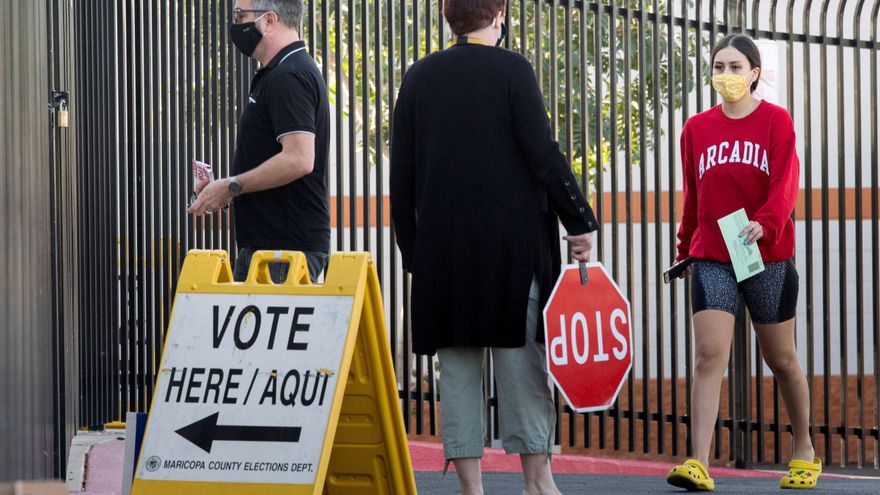 Votaciones en Phoenix, Arizona, este 3 de noviembre de 2020. EFE/Rick D'Elia