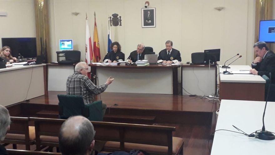 El exalcalde de Castro, Fernando Muguruza, declara en el juicio de La Loma en la Audiencia provincial