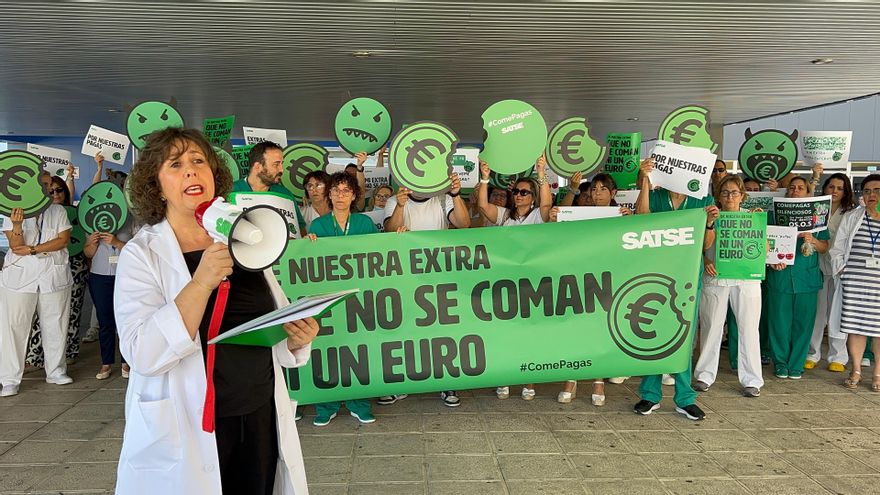 Centenares de enfermeras y fisioterapeutas se concentran en ciudades de Castilla-La Mancha para luchar por sus salarios