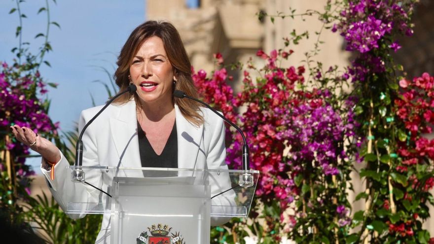 La alcaldesa del PP en Zaragoza deja sin claveles a las víctimas del franquismo pero gasta 200.000 € en festivales florales