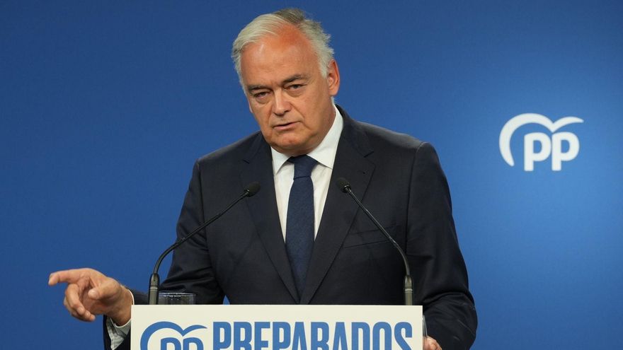 El vicesecretario de Comunicación del PP. Esteban González Pons, ofrece una rueda de prensa en la sede del PP.