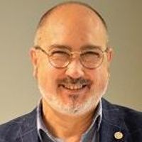 Miguel López Arenas.