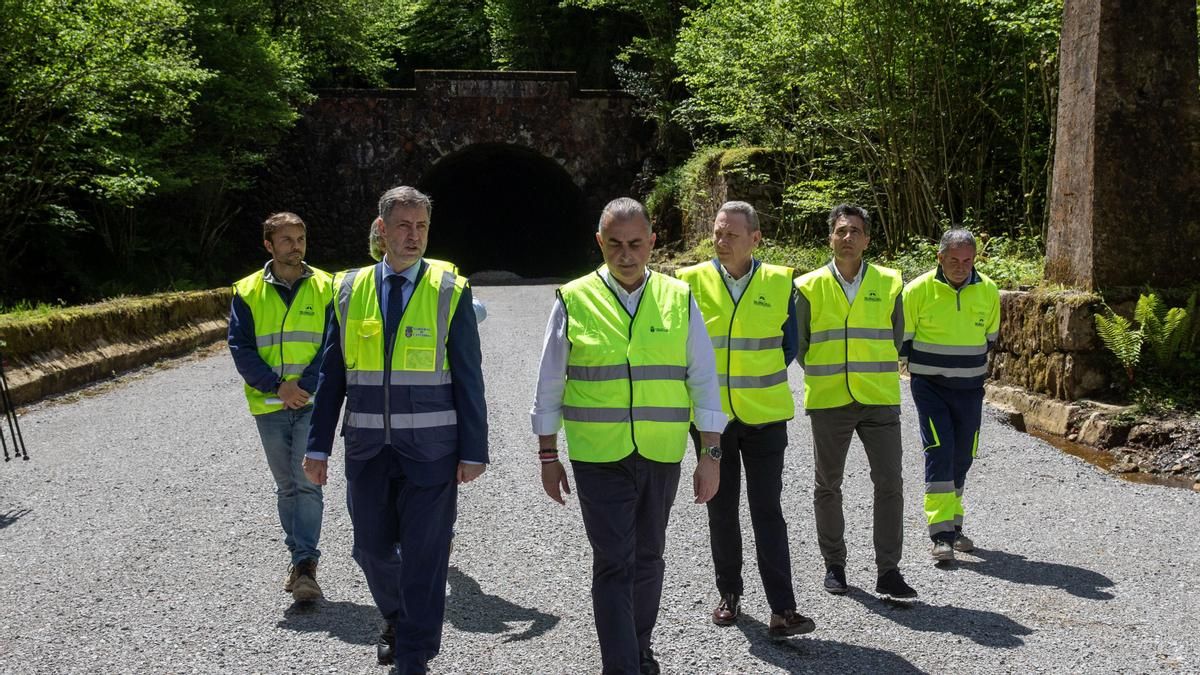 Dos sobrecostes en 24 horas duplican el coste de la carretera de La Engaña: "fraude" y "despilfarro sin control"