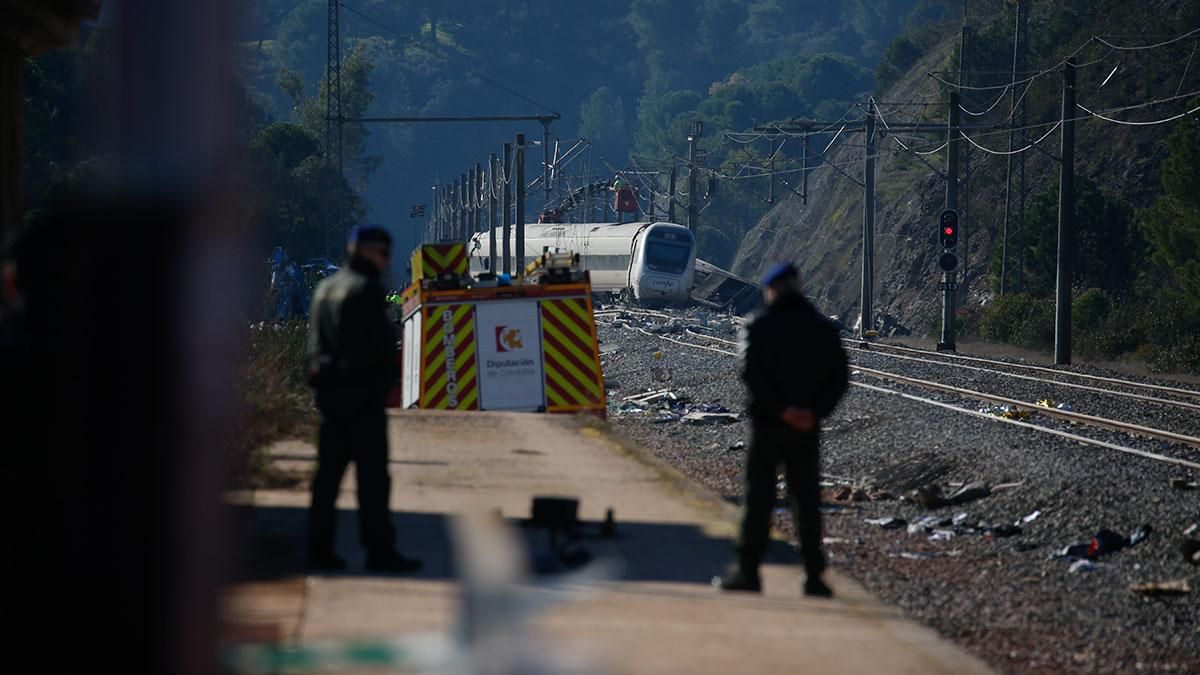 Cuatro minutos y seis llamadas: Adif intentó contactar dos veces con el maquinista del Alvia tras hablar con el Iryo siniestrado en Adamuz