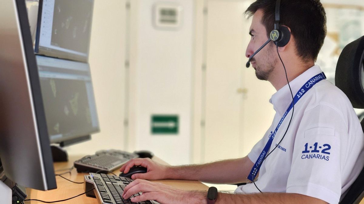 Trabajador del 1-1-2 Canarias.