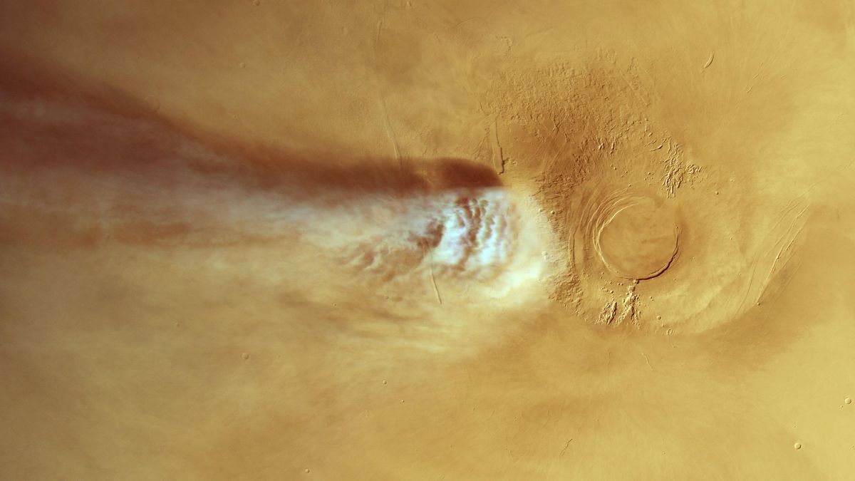 La nube alargada de Arsia Mons captada por la Mars Express (ESA) el 24 de junio de 2024.