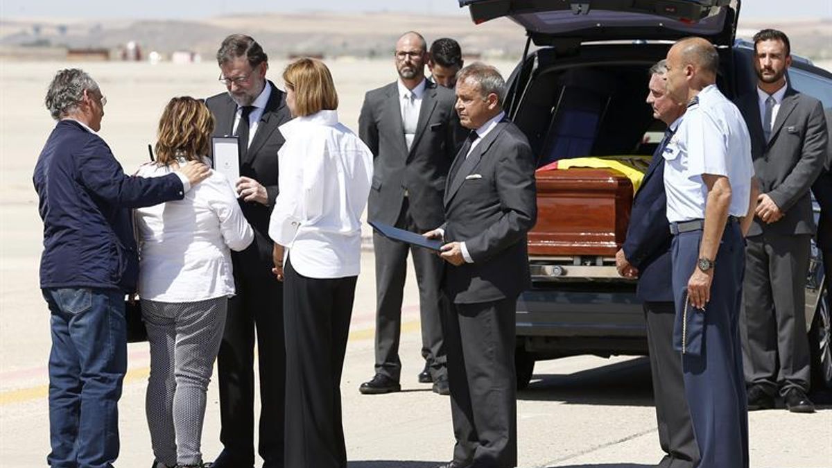 Mariano Rajoy recibe a la familia de Ignacio Echeverría