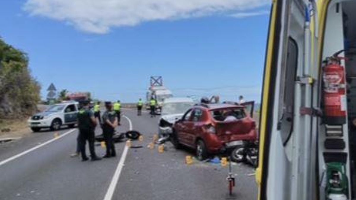 Tres heridos, dos graves, en un accidente de tráfico múltiple en Tenerife