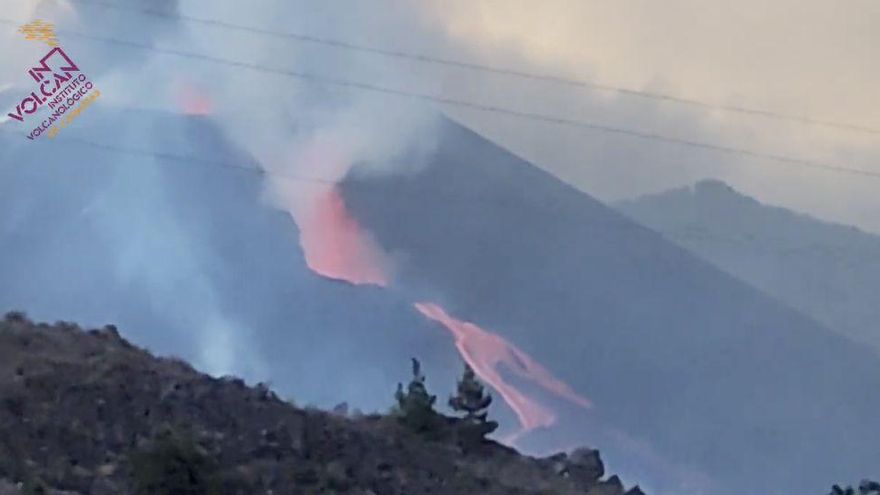 Un nuevo colapso en el cono del volcán de La Palma deja expuesta una gran fuente de lava, según Involcan