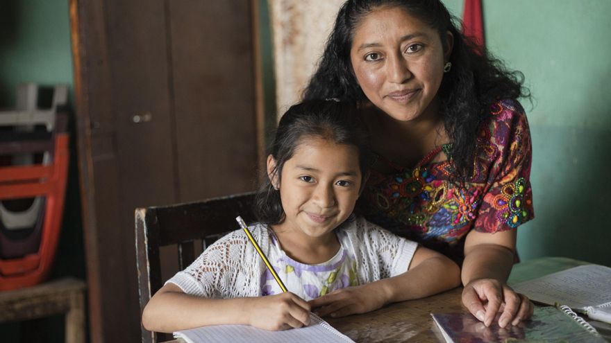 Tareas de cuidado: América Latina da un paso adelante