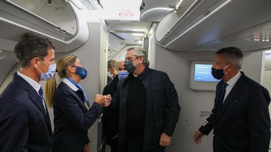 El Presidente viajó a Perú para la asunción de Castillo y se reunirá con sus pares de Ecuador y Colombia