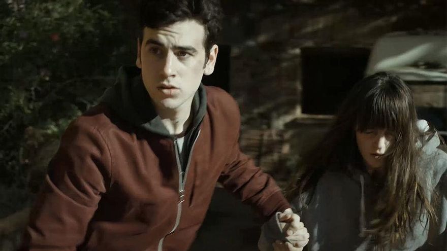 Pol Elías saca a Ana Saura del sótano de Villa Castro